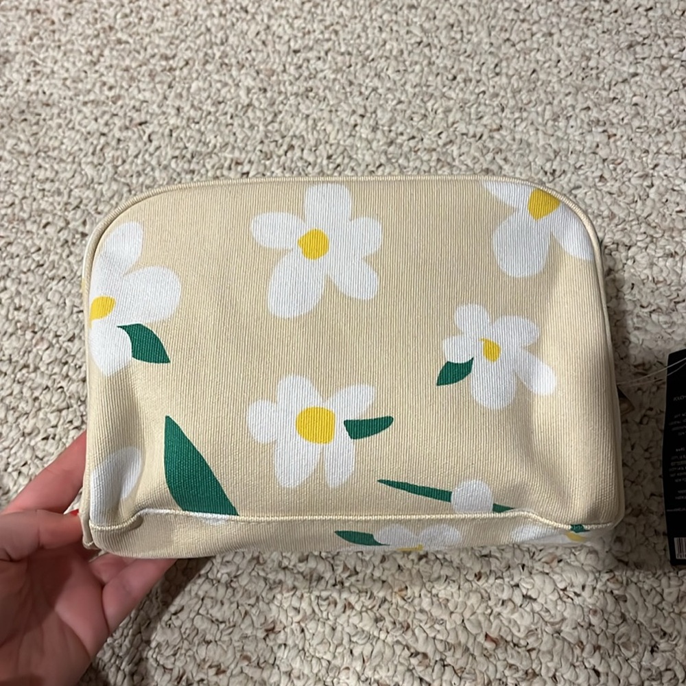 Daisy Marc Jacobs makeup bag - Picture 4 of 6